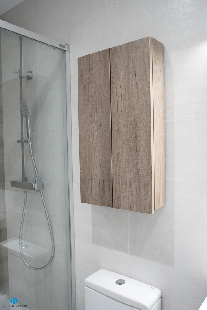 armario madera baño